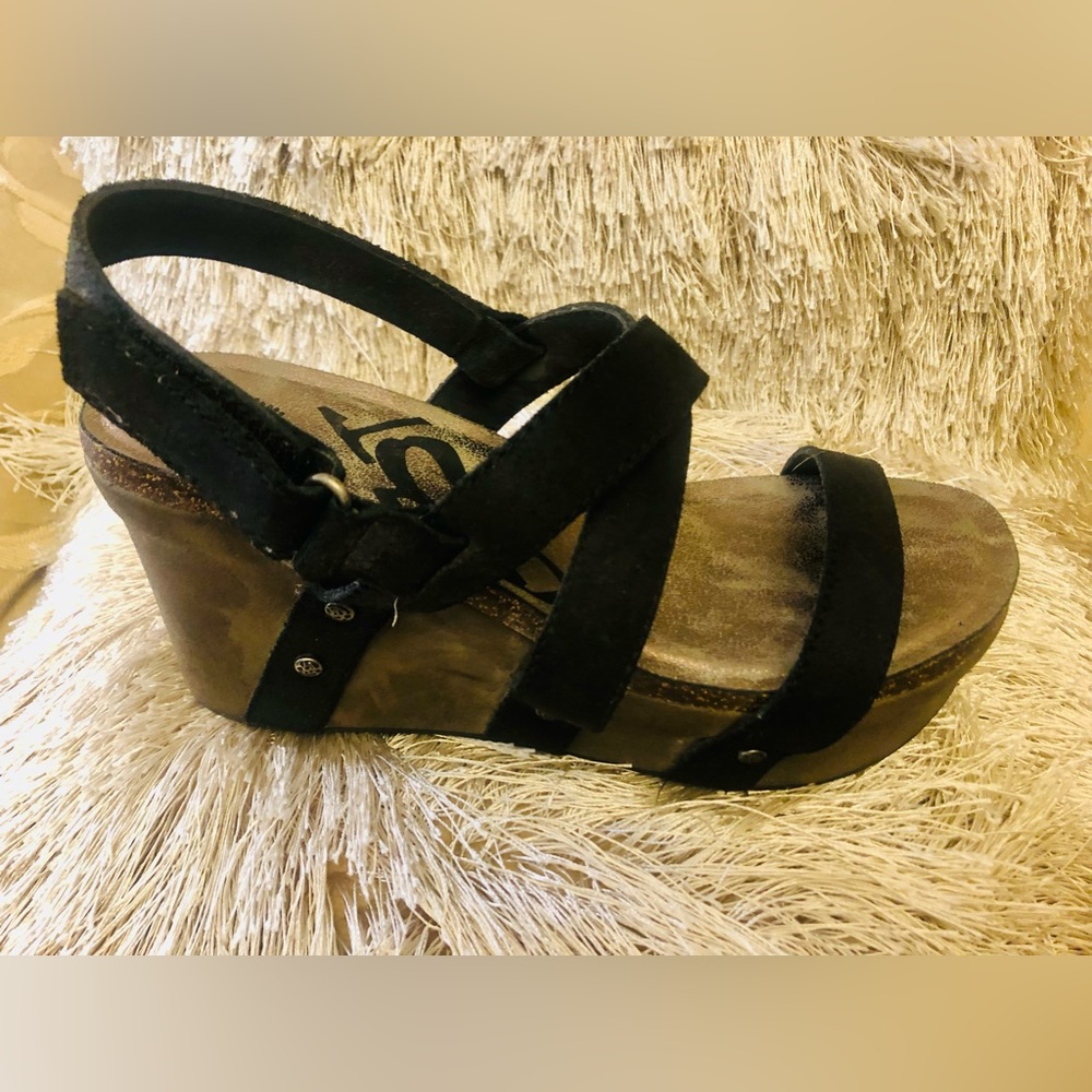 OTBT strappy black sandals size 8.5